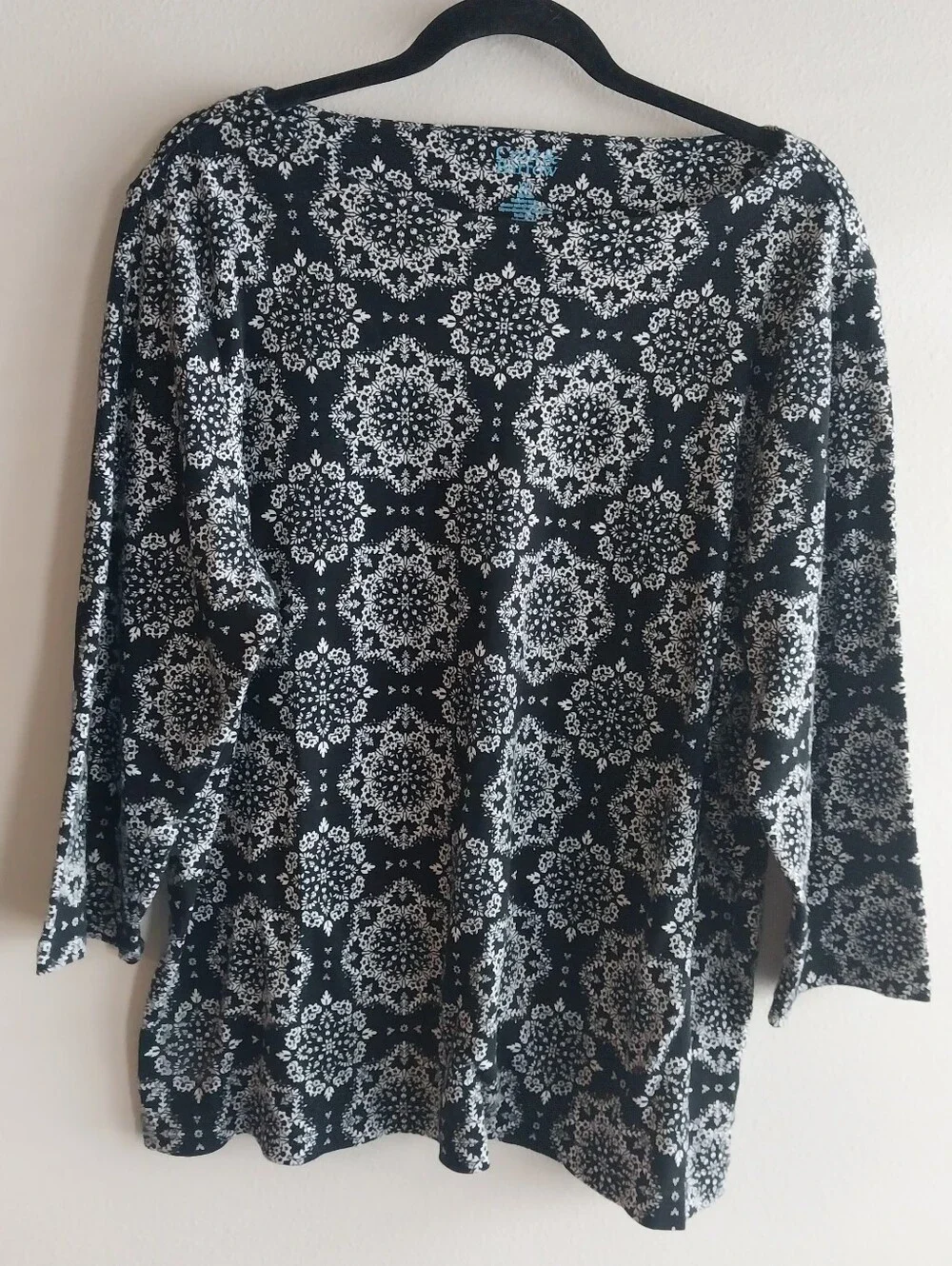 Croft & Barrow Black & White 100 % Cotton Floral Mandala Print 3/4 Sleeve Tee